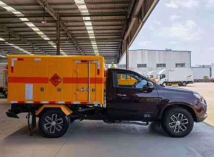 五通桥爆破器材运输车
